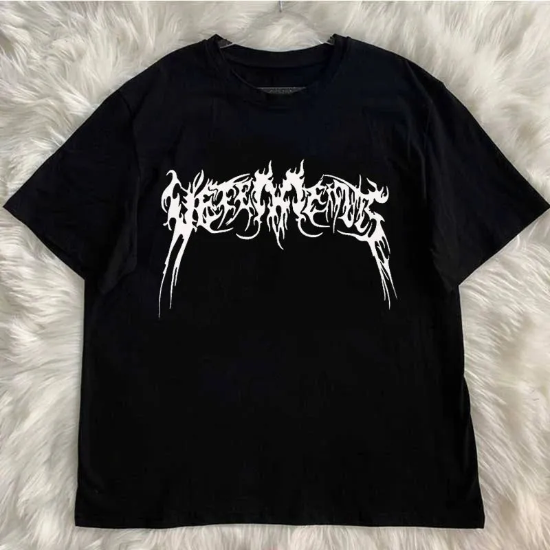 Gothic T-Shirt mit Netzärmeln und edgy Accessoire