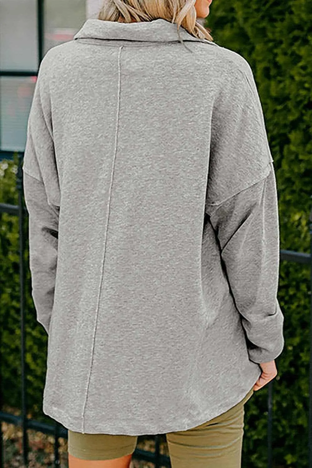 Stylish collared sweatshirt with pockets