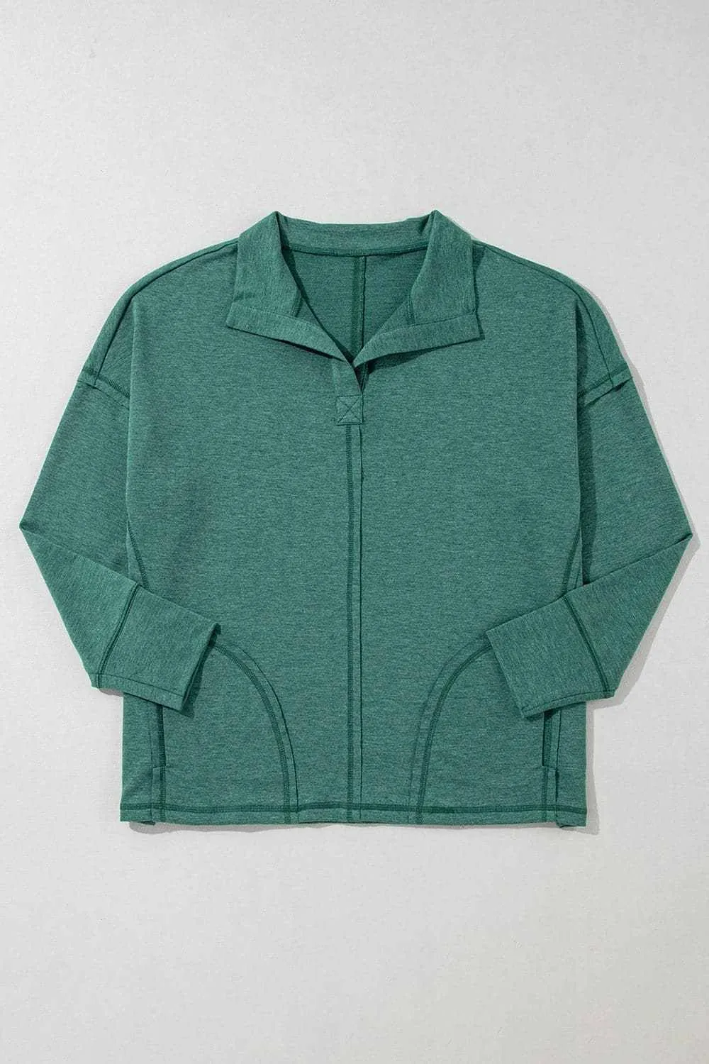Stylish collared sweatshirt with pockets