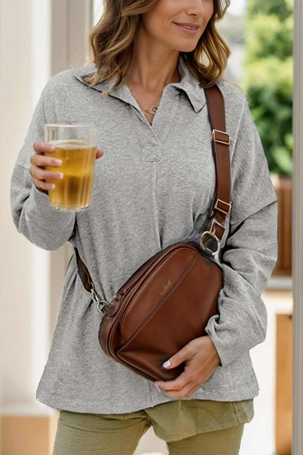 Stylish collared sweatshirt with pockets