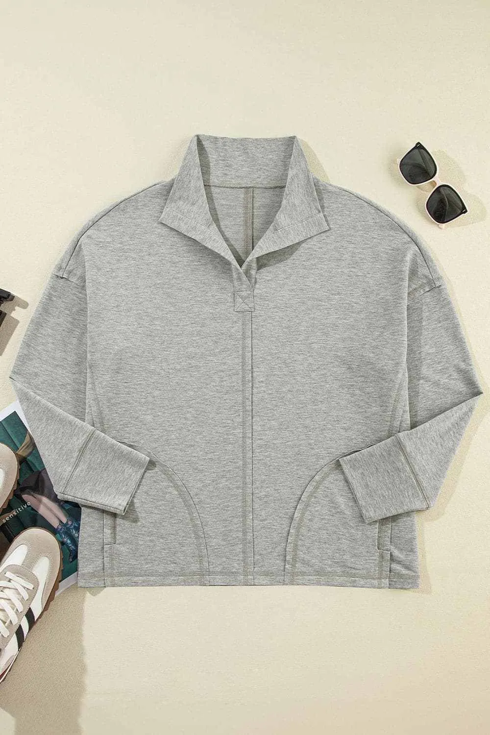Stylish collared sweatshirt with pockets