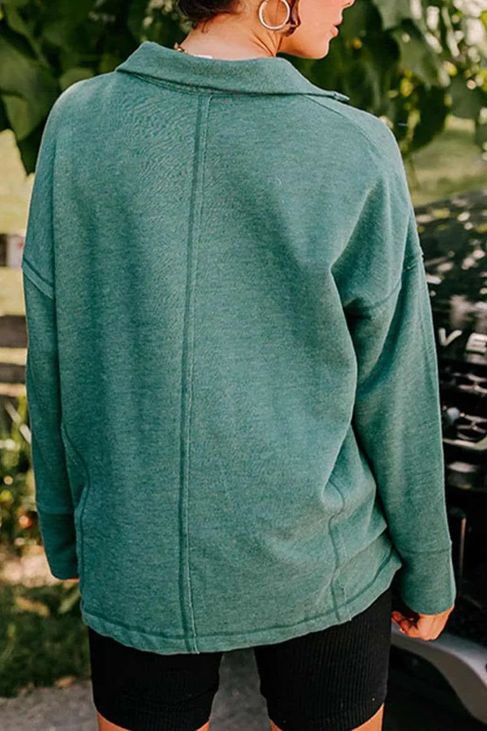 Stylish collared sweatshirt with pockets